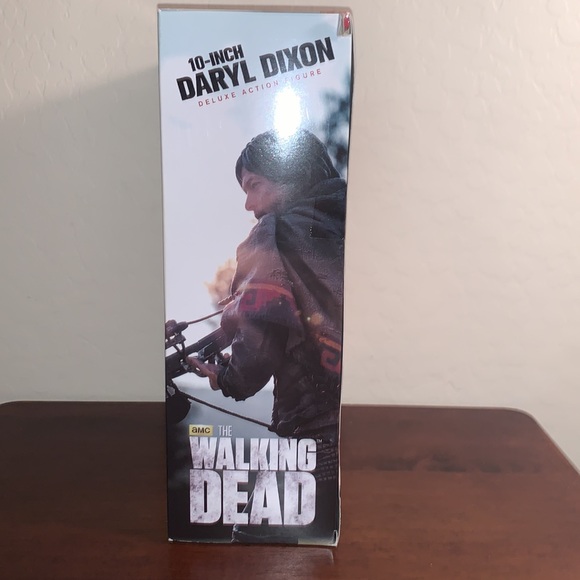 THE WALKING DEAD NEW IN SEALED BOX DARYL DIXON 10” DELUXE ACTION FIGURE - Picture 2 of 6